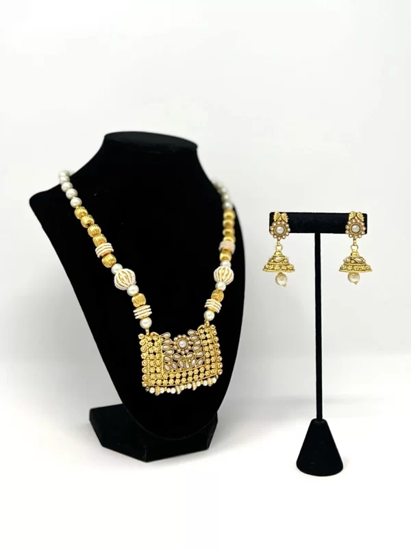 Classic gold Pearl set